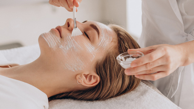 Опасности домашней чистки лица. Почему лучше обратиться к косметологу